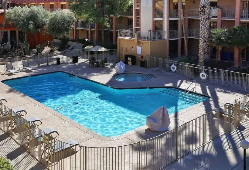 Отель Doubletree Suites By Hilton Tucson Airport