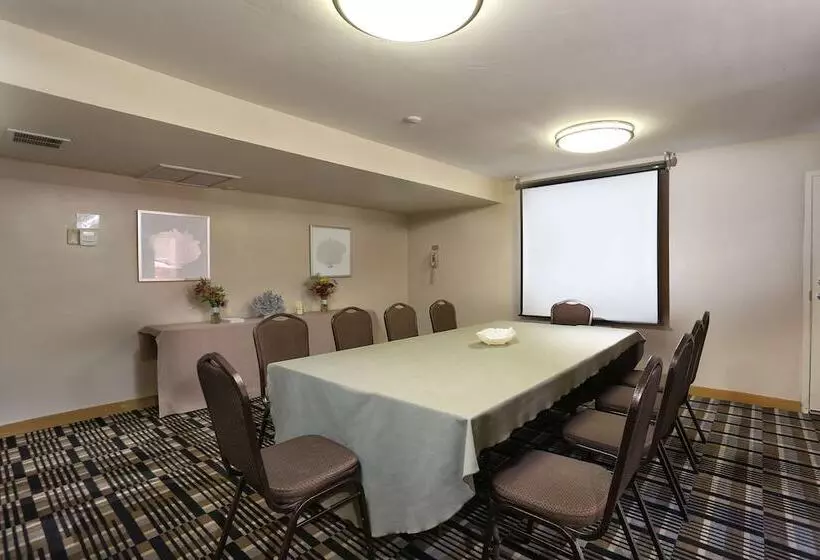 Отель Doubletree Suites By Hilton Tucson Airport