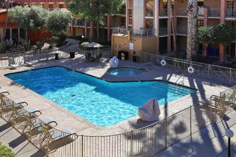 Отель Doubletree Suites By Hilton Tucson Airport