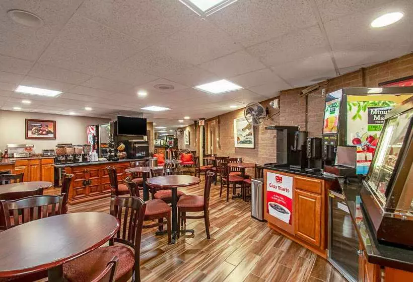 בית מלון כפרי Econo Lodge Metro