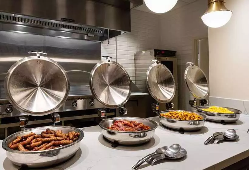 בית מלון כפרי Embassy Suites By Hilton Atlanta Buckhead