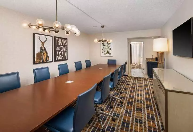 בית מלון כפרי Embassy Suites By Hilton Atlanta Buckhead