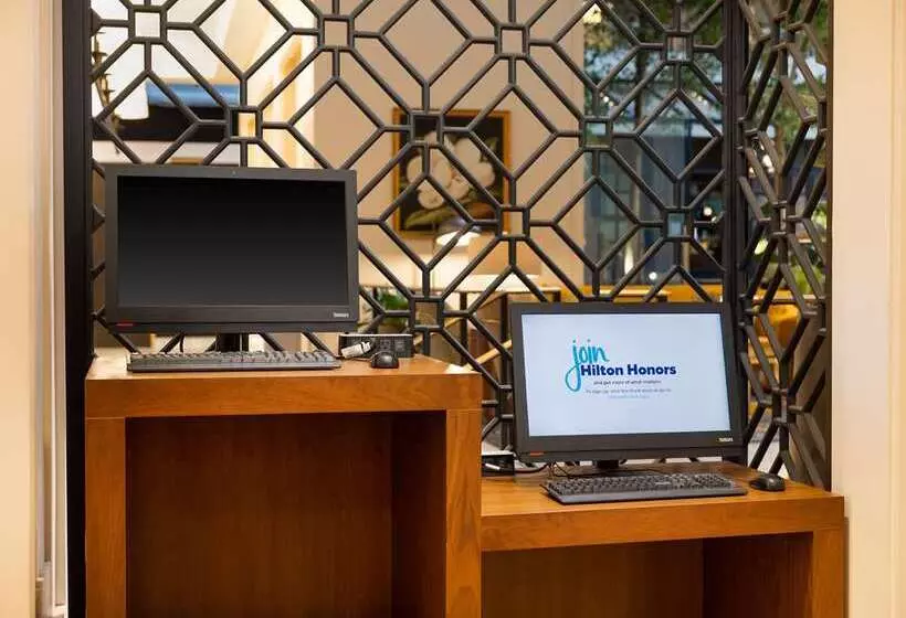 בית מלון כפרי Embassy Suites By Hilton Atlanta Buckhead