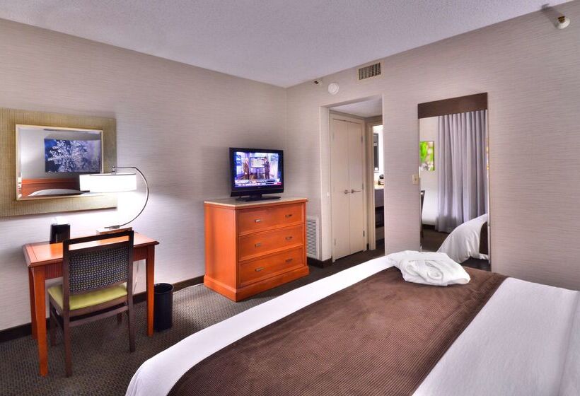 فندق Embassy Suites By Hilton Denver Central Park