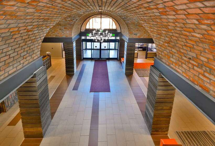 فندق Embassy Suites By Hilton Denver Central Park