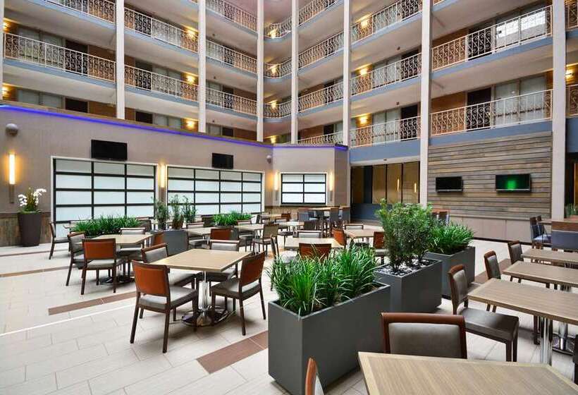 فندق Embassy Suites By Hilton Denver Central Park