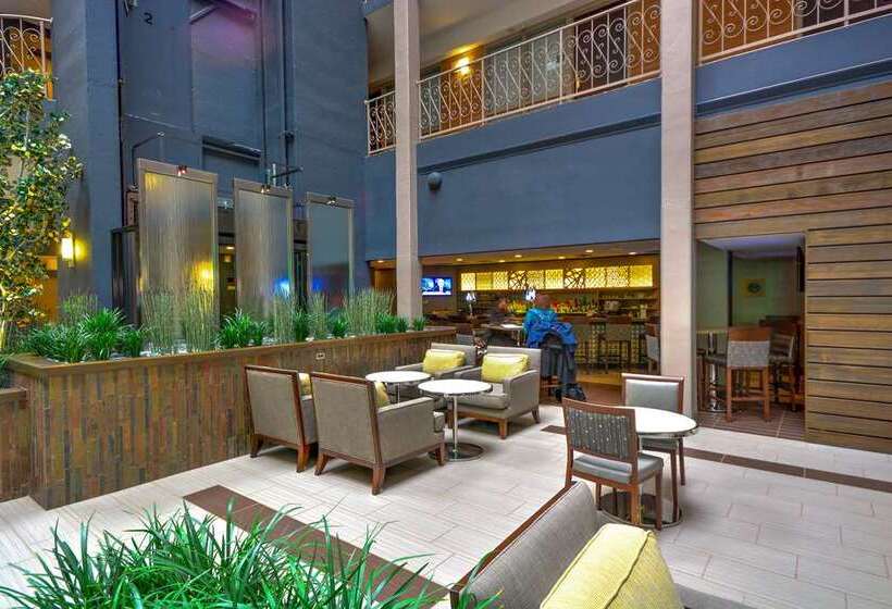 فندق Embassy Suites By Hilton Denver Central Park