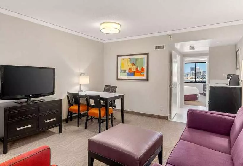 בית מלון כפרי Embassy Suites By Hilton Irvine Orange County Airport