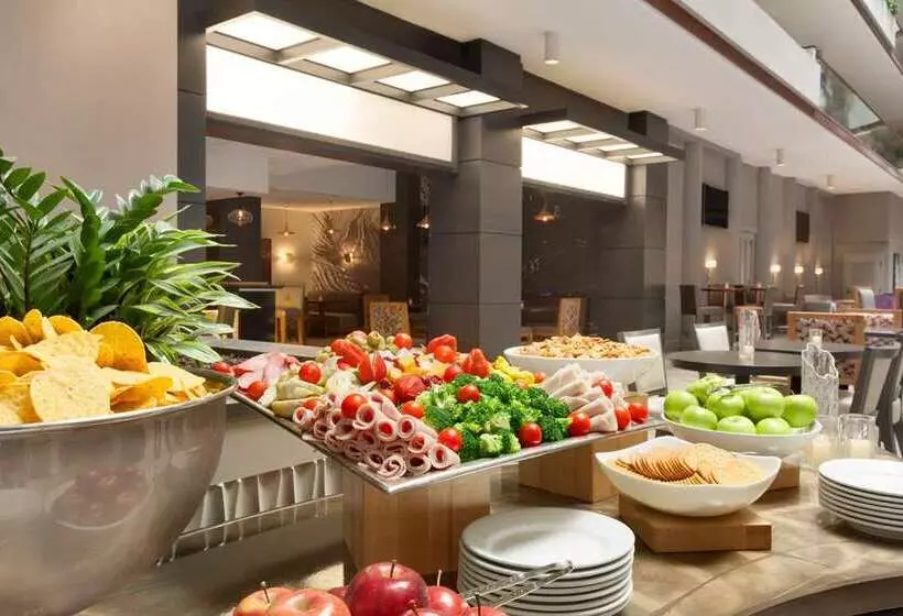 בית מלון כפרי Embassy Suites By Hilton Irvine Orange County Airport