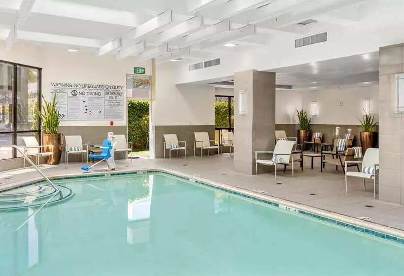 בית מלון כפרי Embassy Suites By Hilton Irvine Orange County Airport