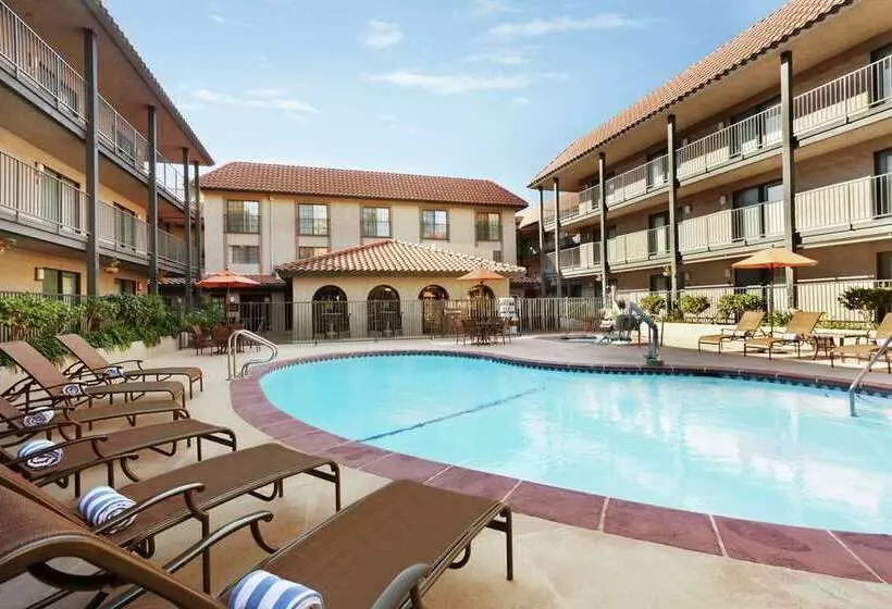 فندق Embassy Suites By Hilton Lompoc Central Coast