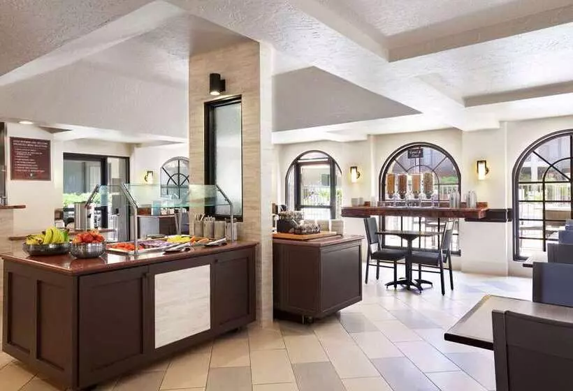 فندق Embassy Suites By Hilton Lompoc Central Coast