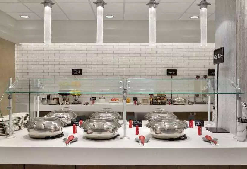 فندق Embassy Suites By Hilton San Antonio Airport