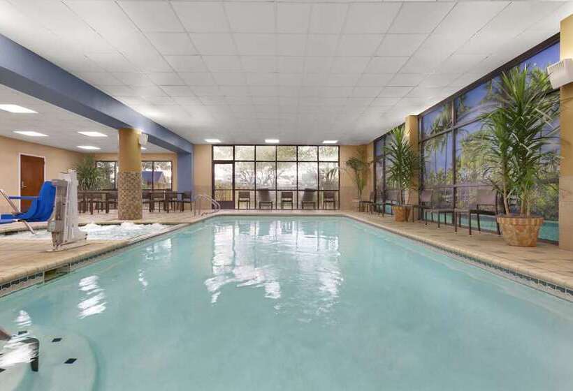 هتل Embassy Suites By Hilton San Antonio Airport