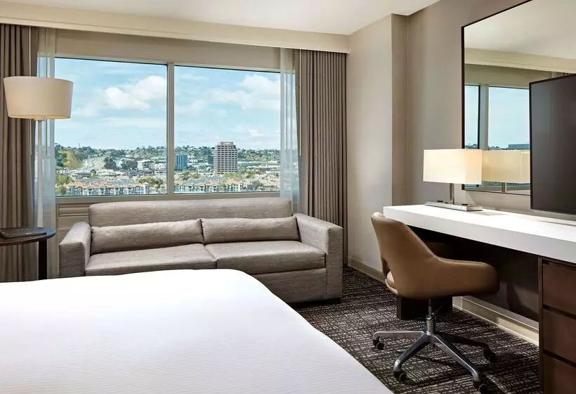فندق Hilton San Diego Mission Valley