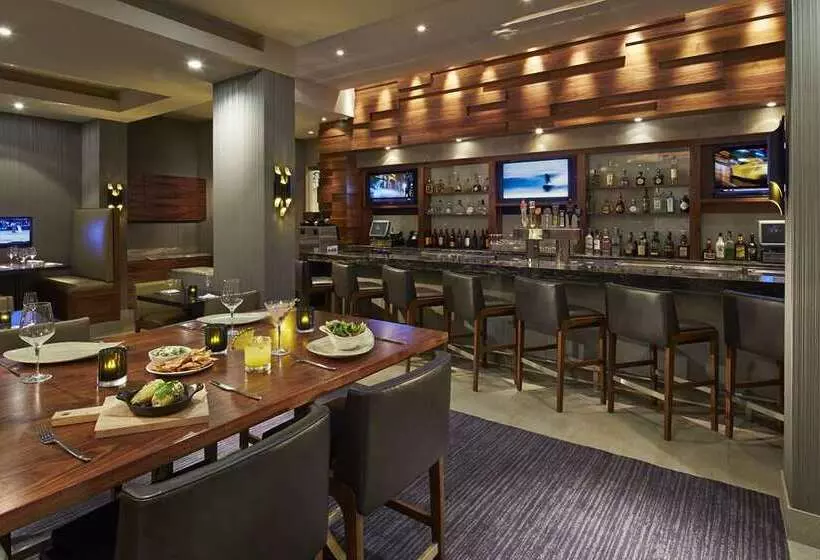 فندق Hilton San Diego Mission Valley