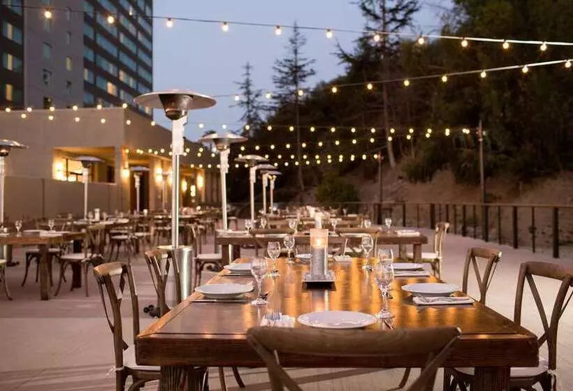 فندق Hilton San Diego Mission Valley