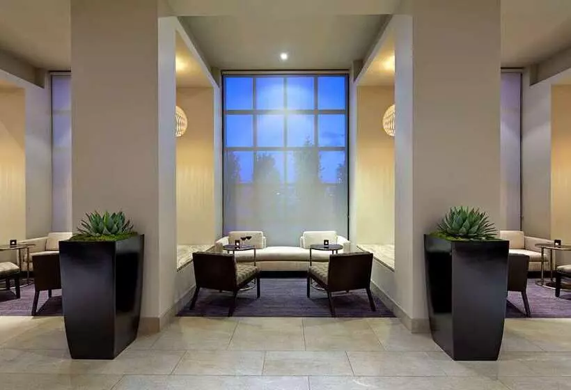 فندق Hilton San Diego Mission Valley