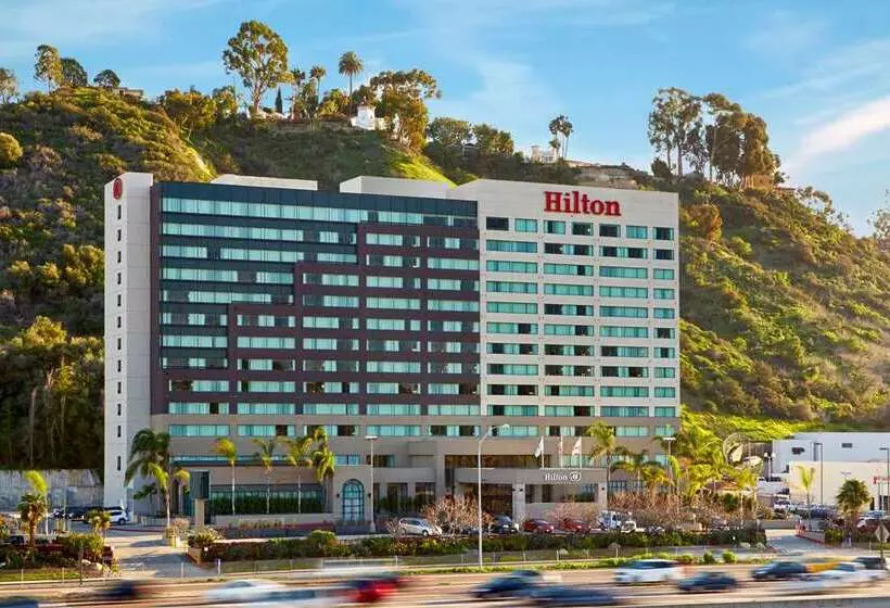 فندق Hilton San Diego Mission Valley