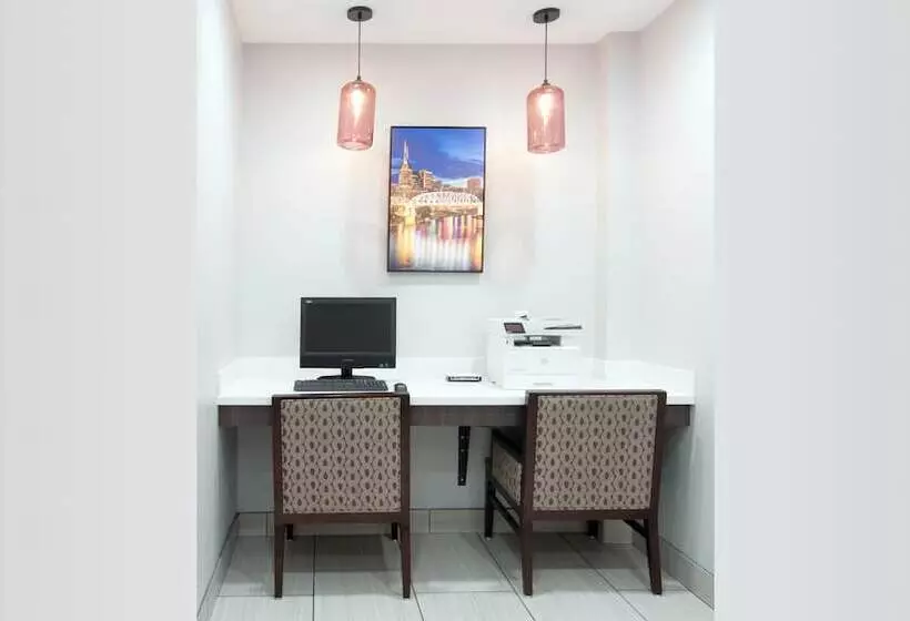 ホテル Holiday Inn Express & Suites Nashville I 40 & I 24, An Ihg