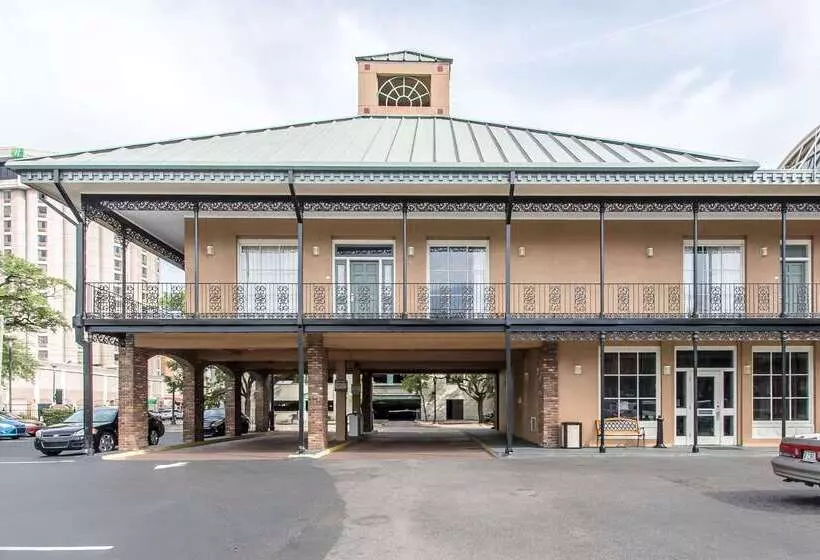 Отель Quality Inn Downtown Historic District