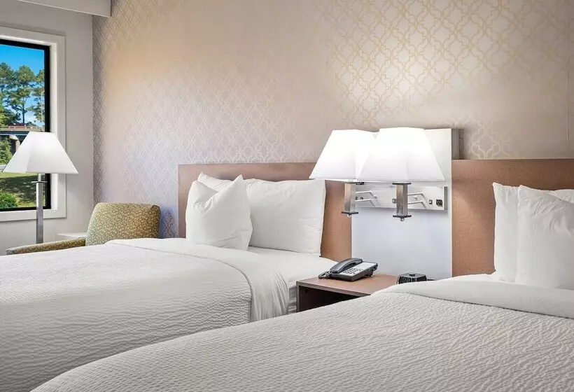 ホテル The English Inn Of Charlottesville