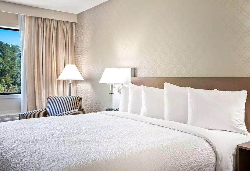 ホテル The English Inn Of Charlottesville