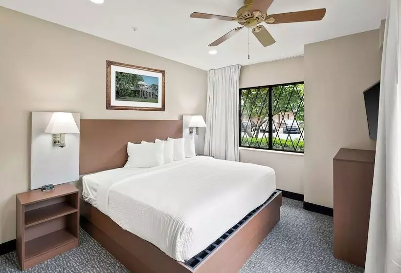 ホテル The English Inn Of Charlottesville