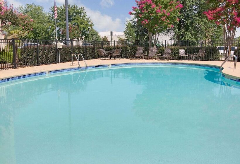 בית מלון כפרי Wyndham Garden Duluth