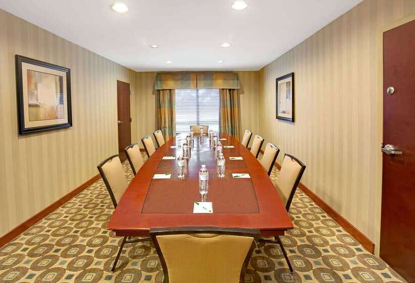 בית מלון כפרי Wyndham Garden Duluth