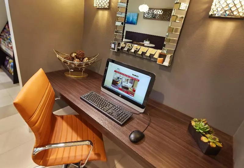 فندق على الطريق Eden Roc Inn & Suites Near The Maingate