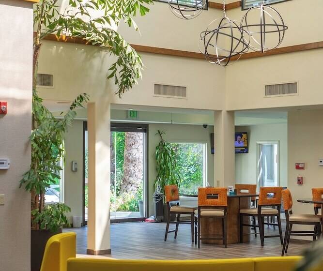 Palm Mountain Resort & Spa