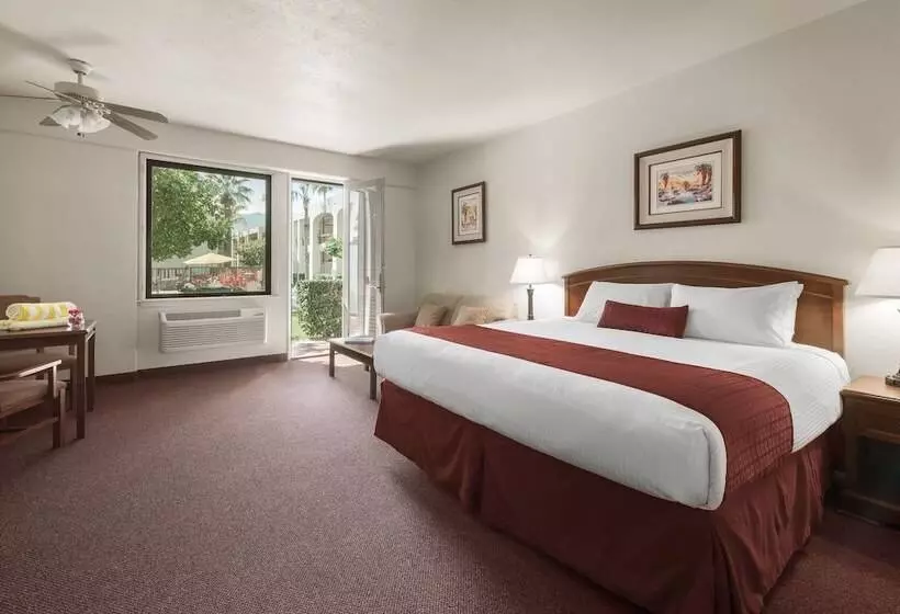 Palm Mountain Resort & Spa