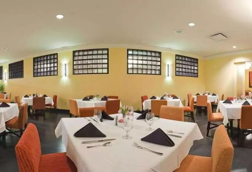 Clarion Hotel New Orleans Airport & Conference Center