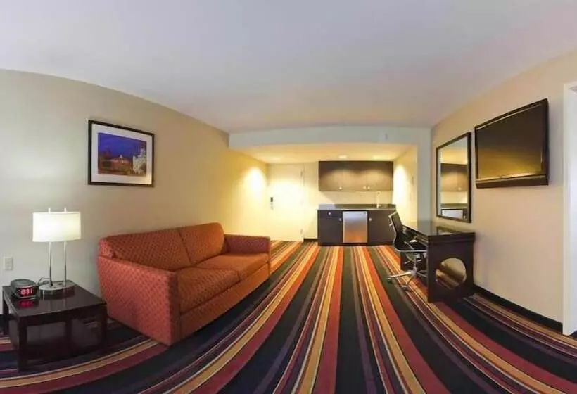 Clarion Hotel New Orleans Airport & Conference Center