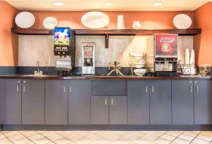 Отель Baymont By Wyndham Cincinnati Sharonville