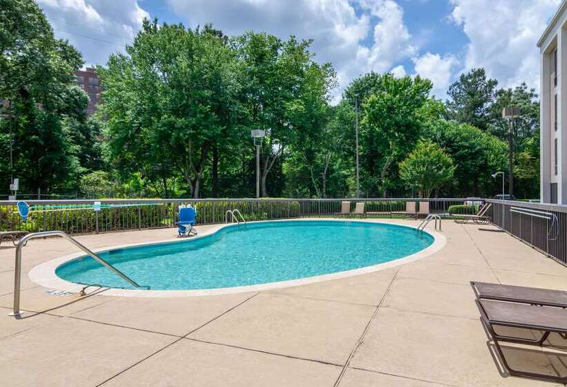 בית מלון כפרי Comfort Inn Atlanta Airport