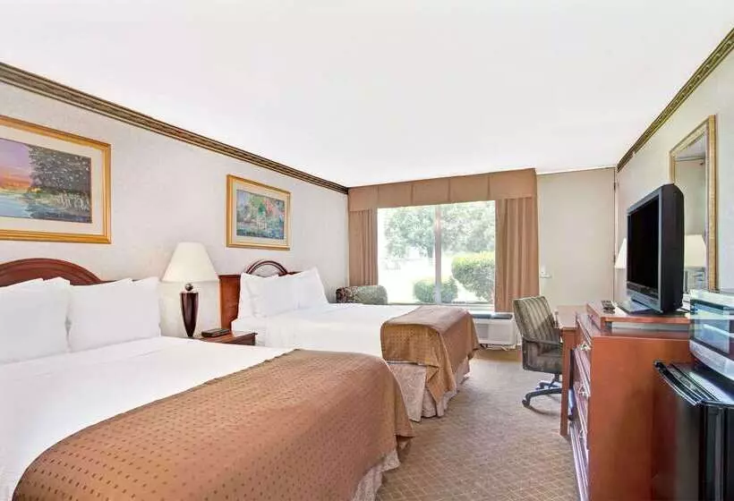 فندق Days Inn By Wyndham Forrest City