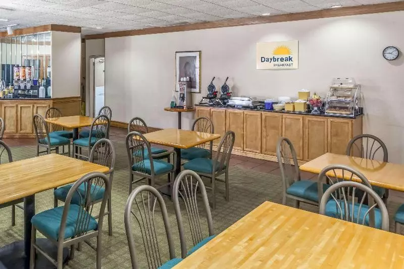 فندق Days Inn By Wyndham Seguin Tx