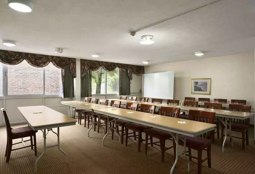 فندق Days Inn By Wyndham Sidney Oh