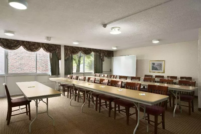 فندق Days Inn By Wyndham Sidney Oh