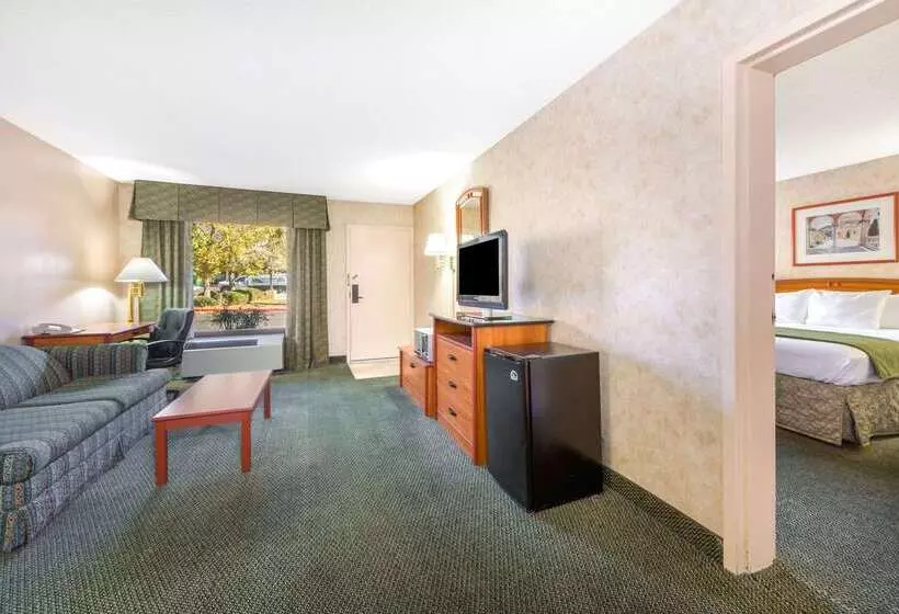 فندق Days Inn & Suites By Wyndham Albuquerque North