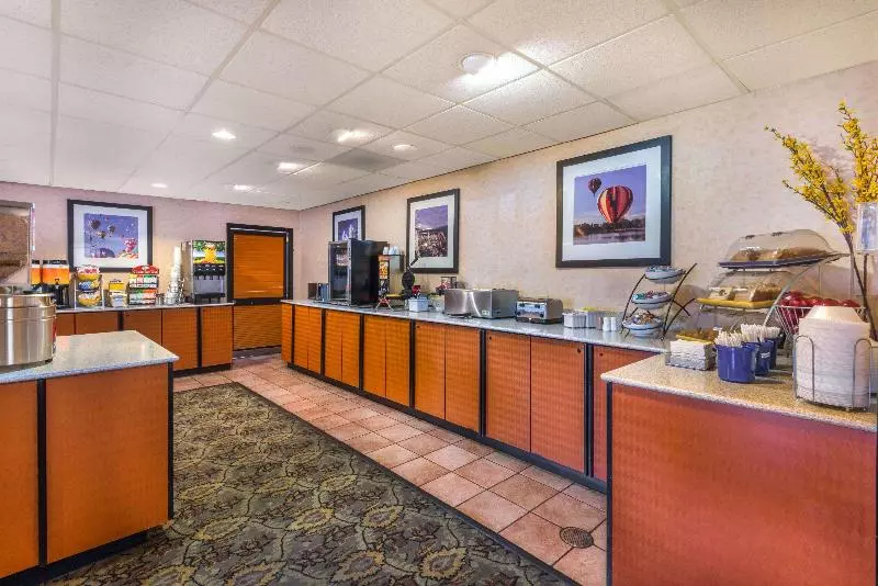 فندق Days Inn & Suites By Wyndham Albuquerque North