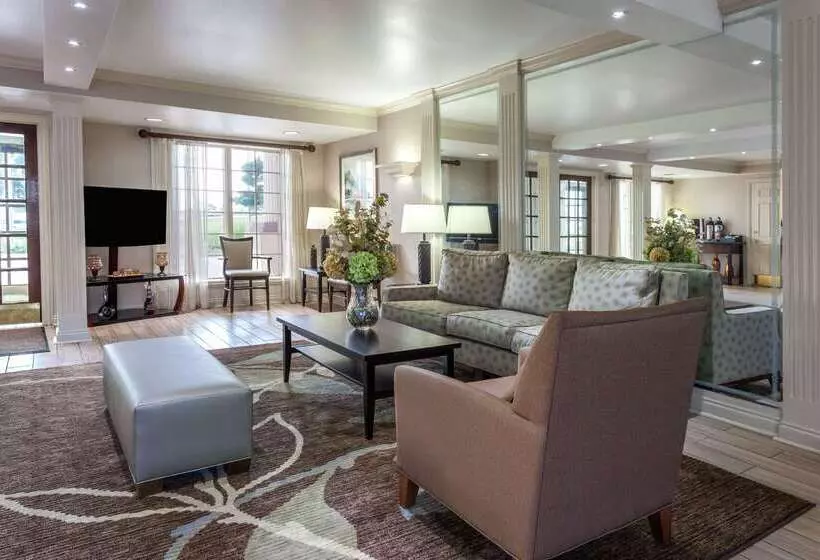 בית מלון כפרי Days Inn & Suites By Wyndham Roseville/detroit Area