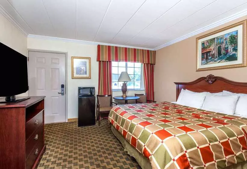 בית מלון כפרי Days Inn & Suites By Wyndham Roseville/detroit Area