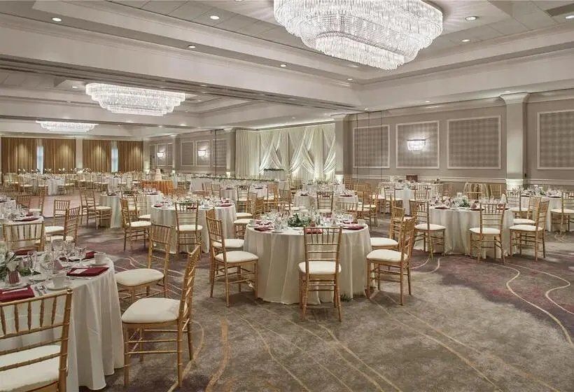 ホテル Doubletree By Hilton Akron Fairlawn