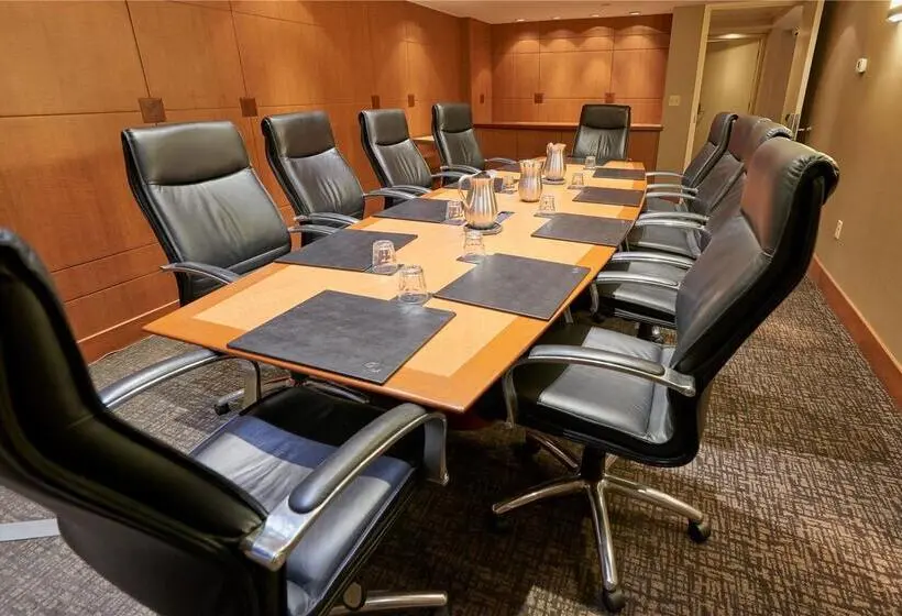 ホテル Doubletree By Hilton Akron Fairlawn