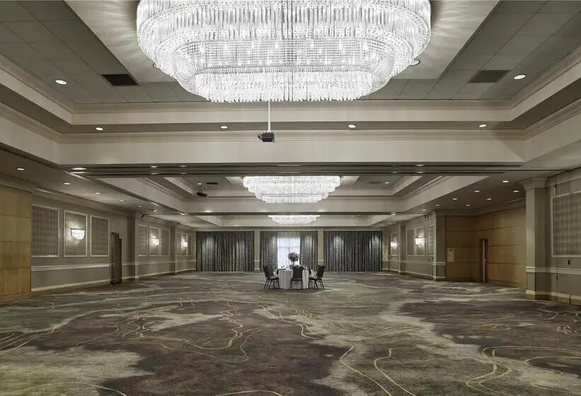 ホテル Doubletree By Hilton Akron Fairlawn