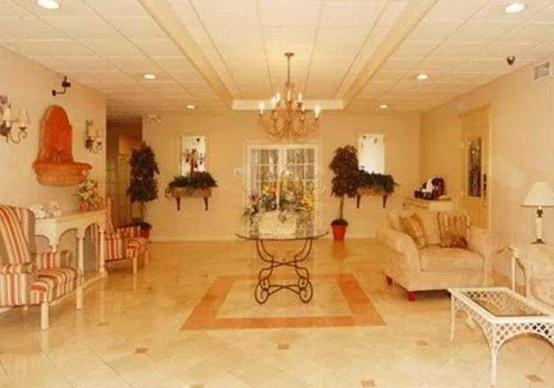 فندق Econo Lodge Inn & Suites