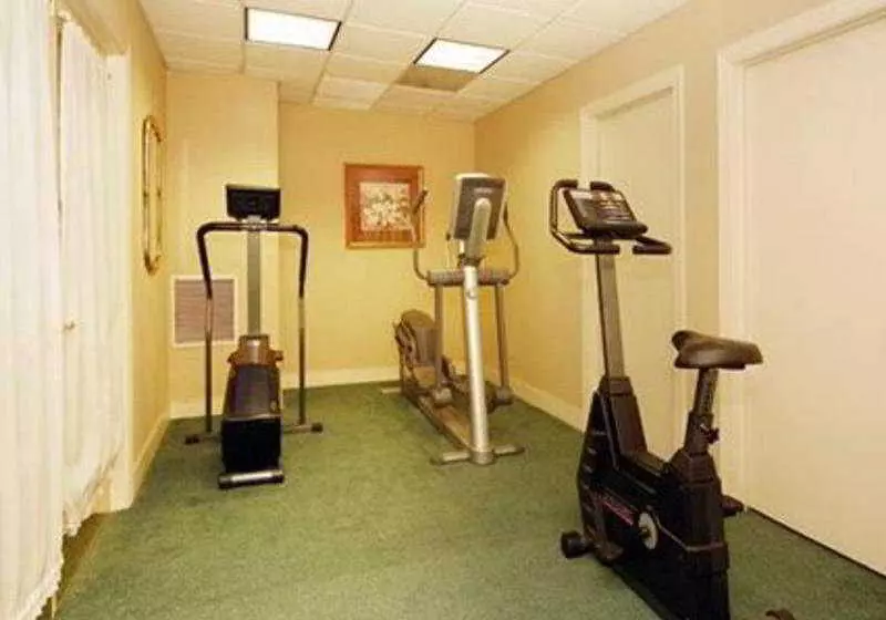 فندق Econo Lodge Inn & Suites